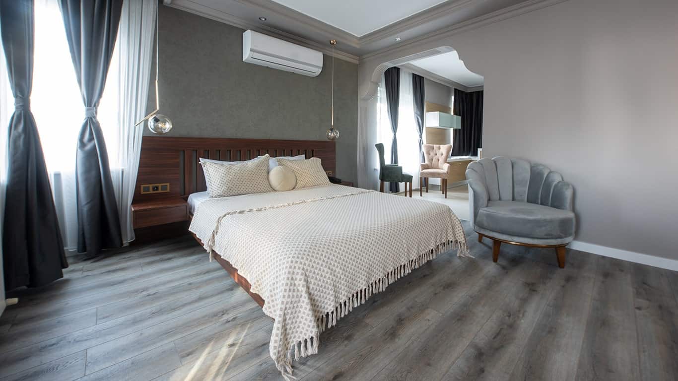 Zimmer mit Küche und Balkon