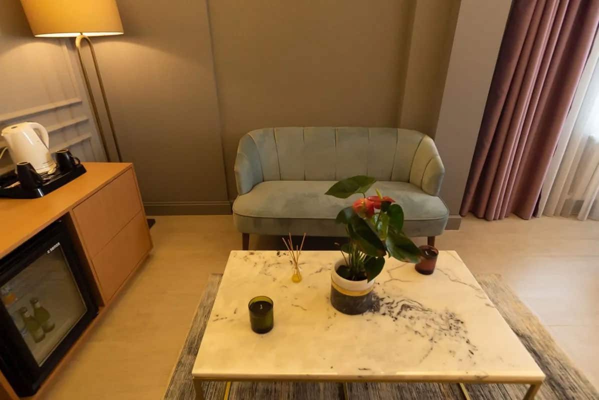 Zimmer mit Balkon