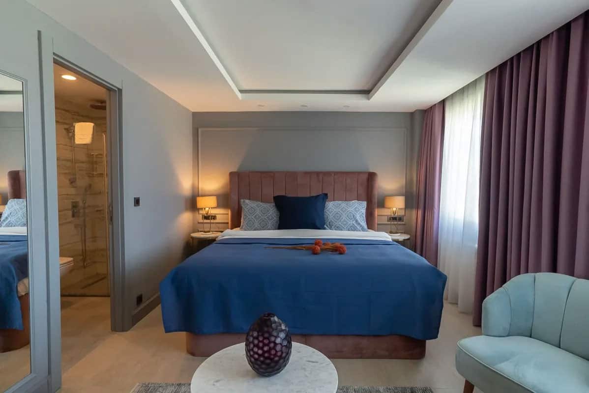 Zimmer, seitlicher Meerblick
