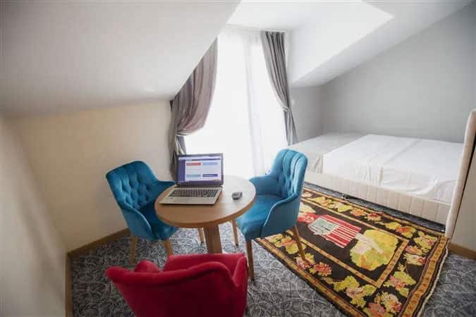 Zimmer mit Balkon