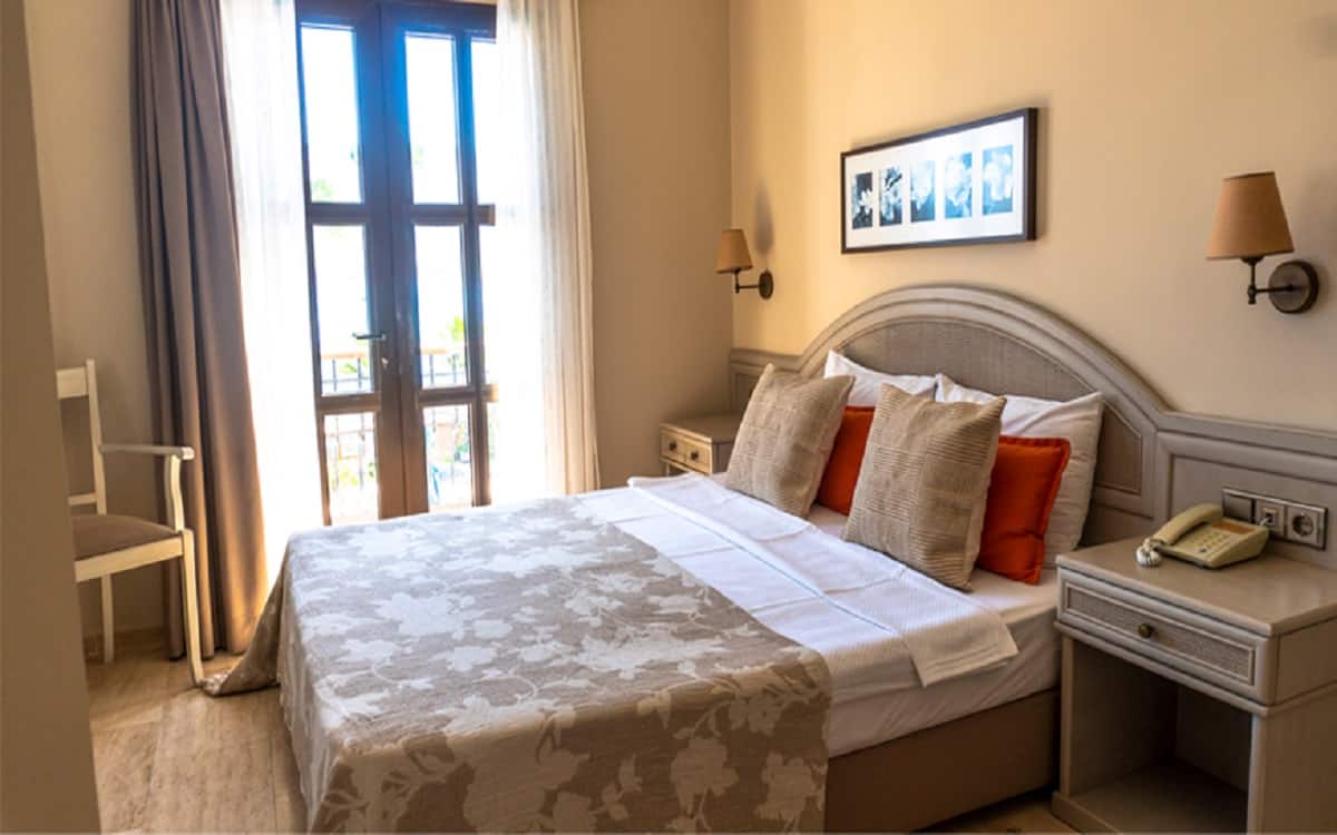 Room, Garden View