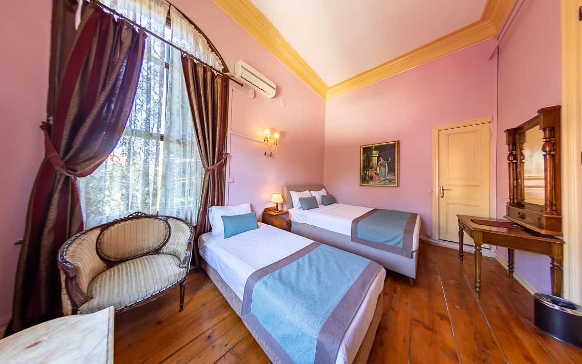 Room, Garden View
