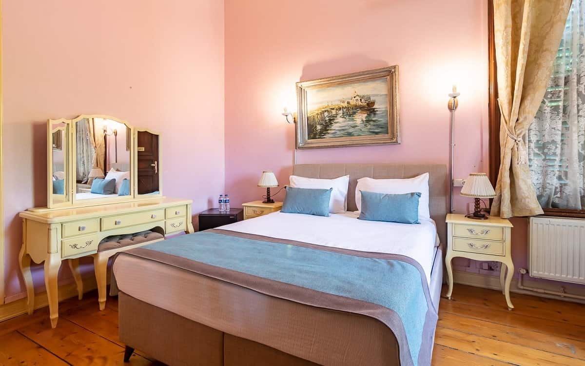 Room, Partial Sea View