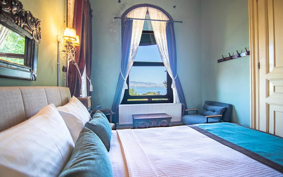 Room, Sea View