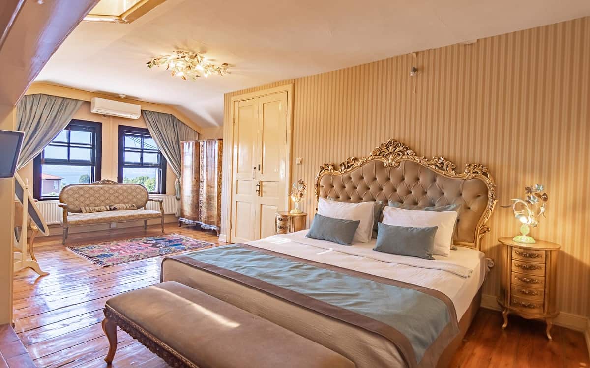 Room, Sea View