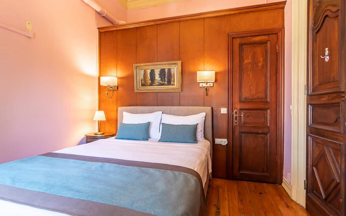 Room, Sea View