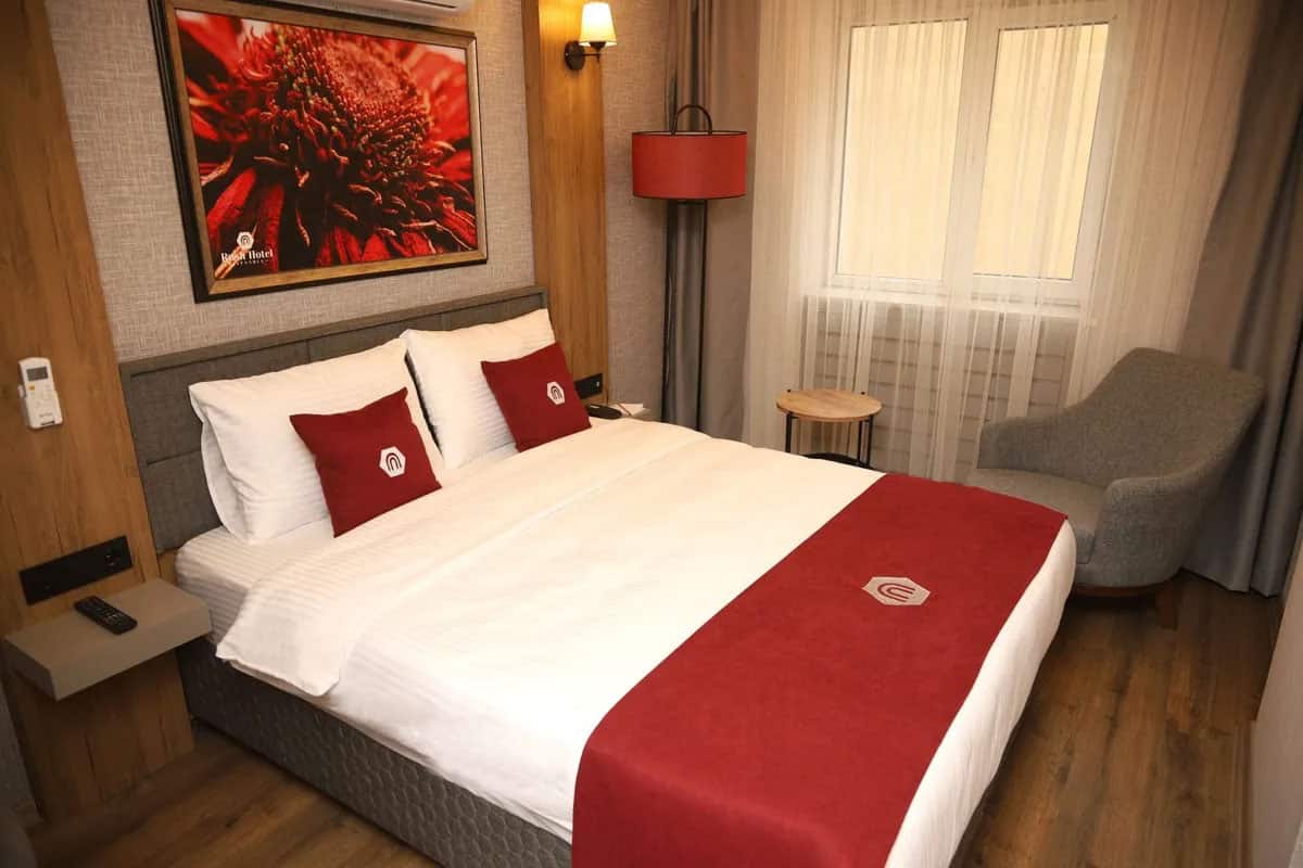 SINGLE ROOM