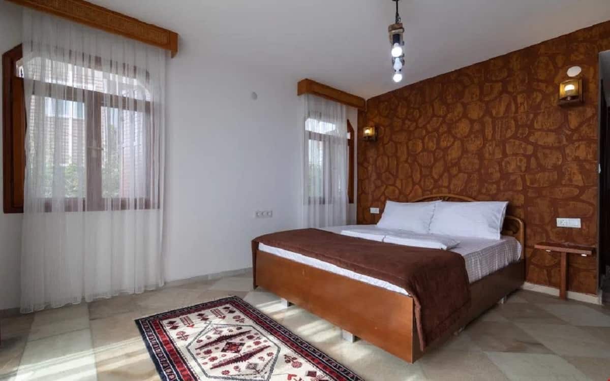 Room, Sea View
