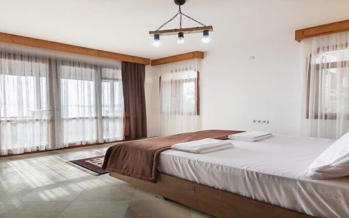 Room, Garden View