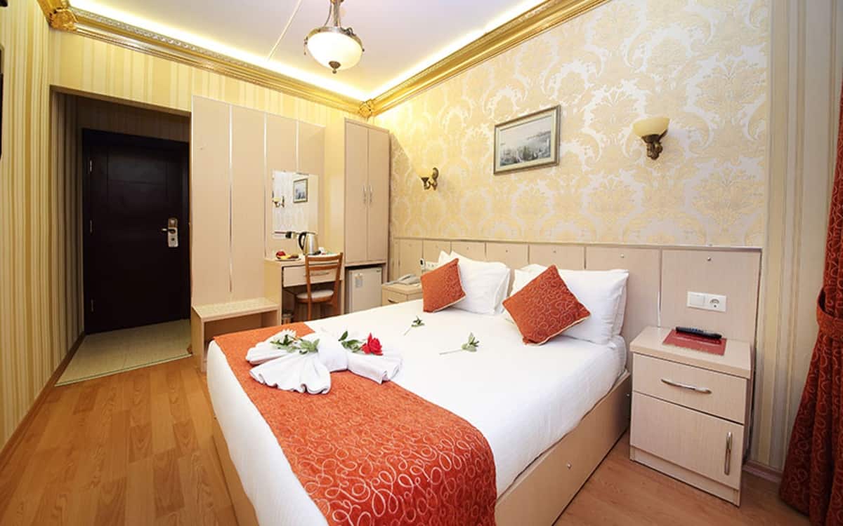 Standard-Doppel- oder Zweibettzimmer