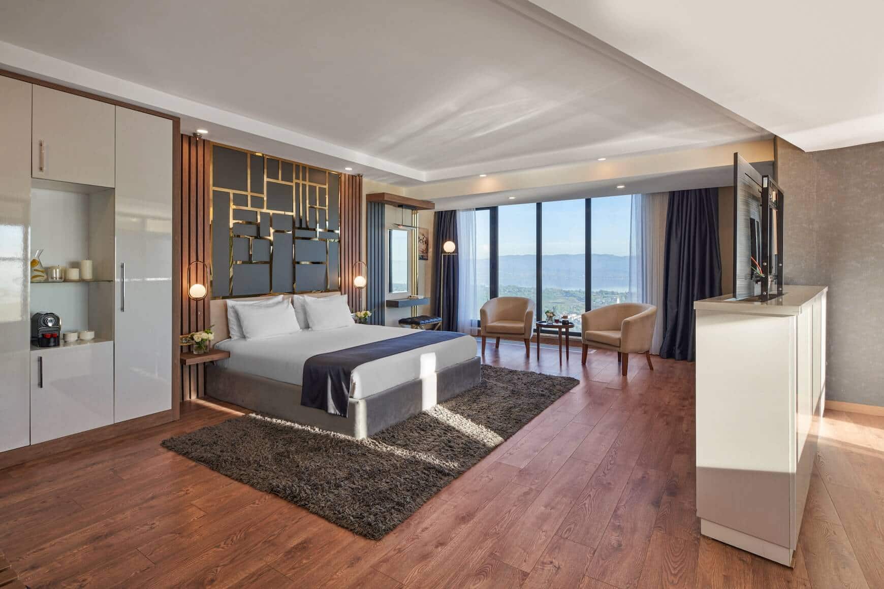 Deluxe Terrace Room, Lake View