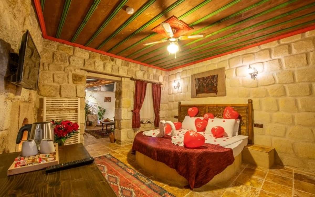 Deluxe Suite with Jacuzzi and Fireplace