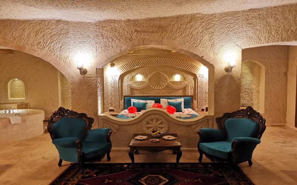 Royal Cave Suite