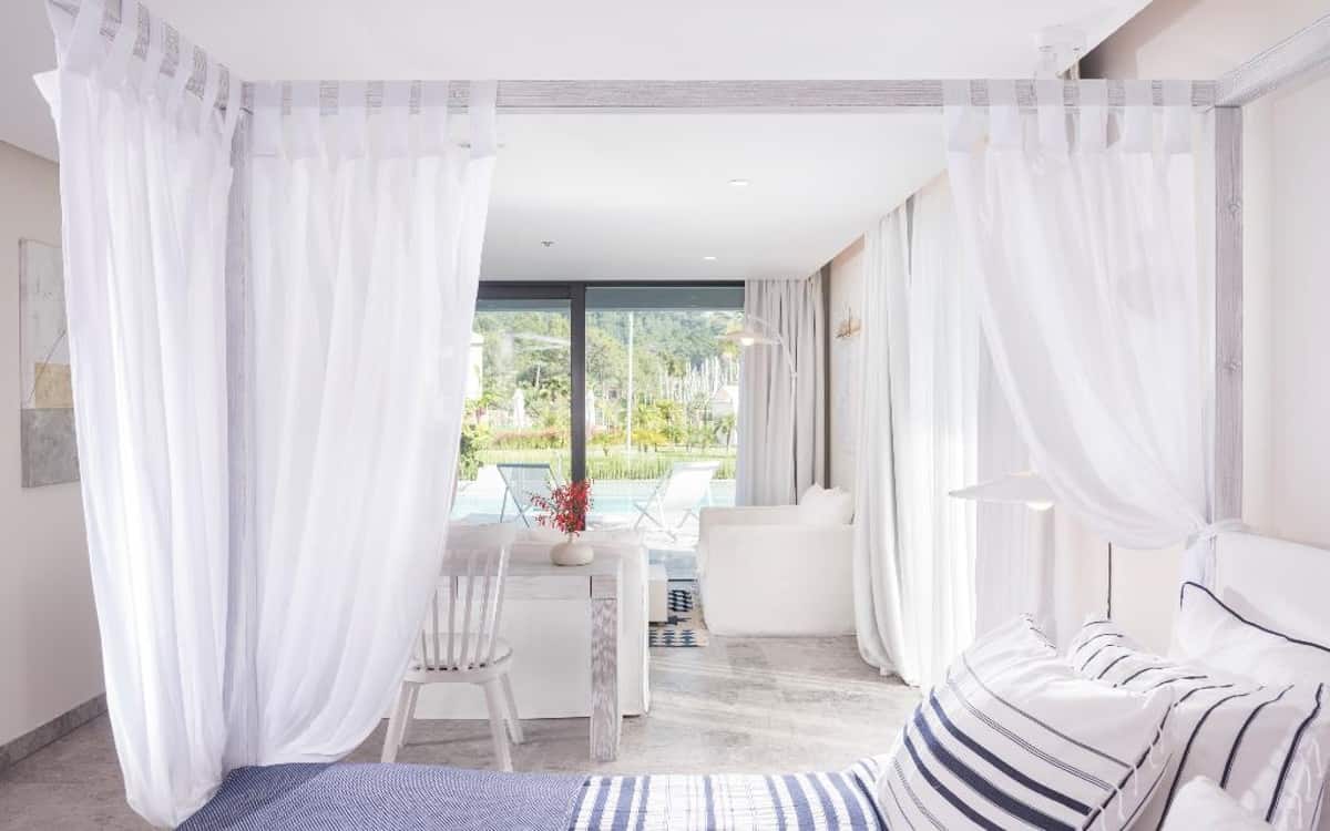 Zimmer mit Poolzugang