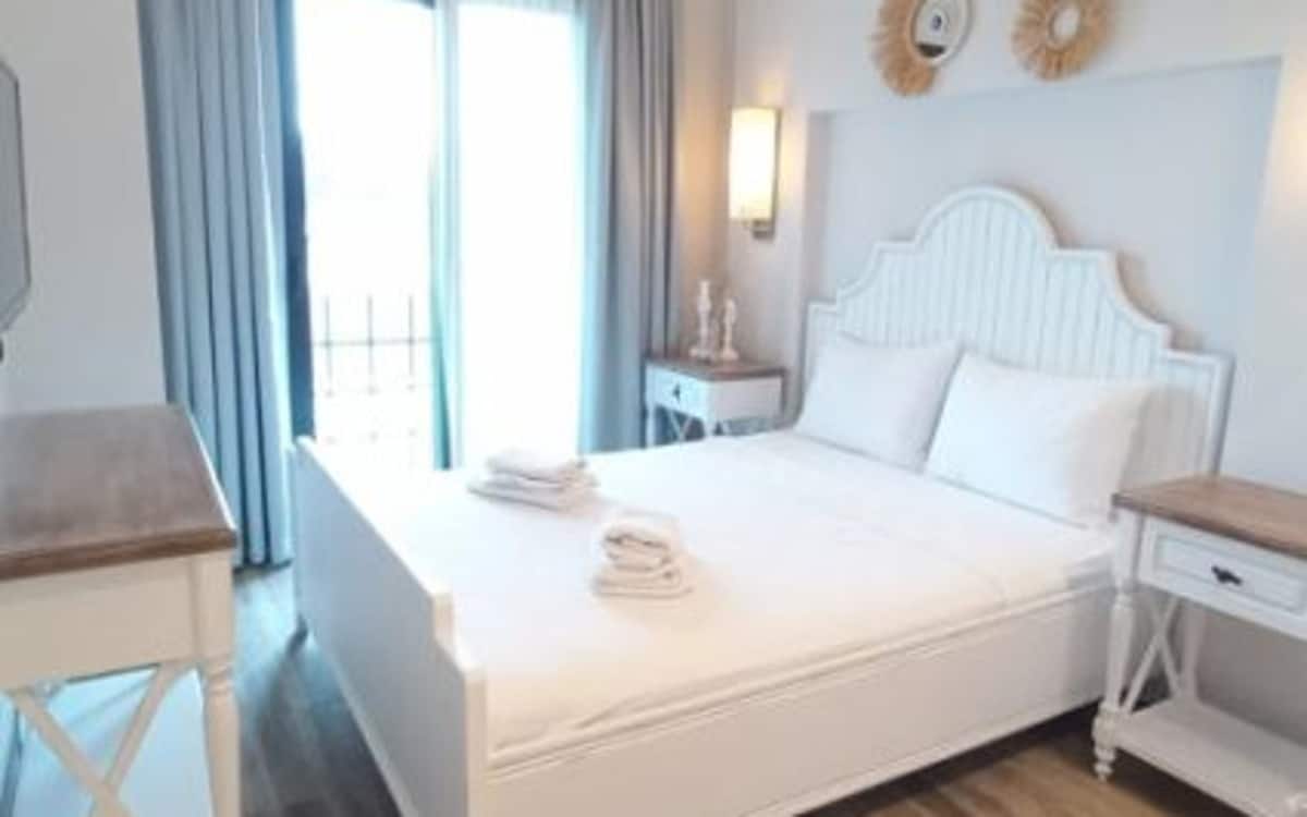 Zimmer mit Balkon