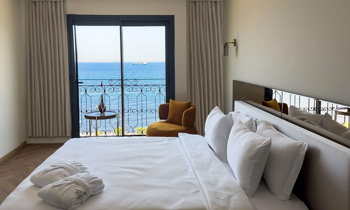 1+1 Room, Sea View