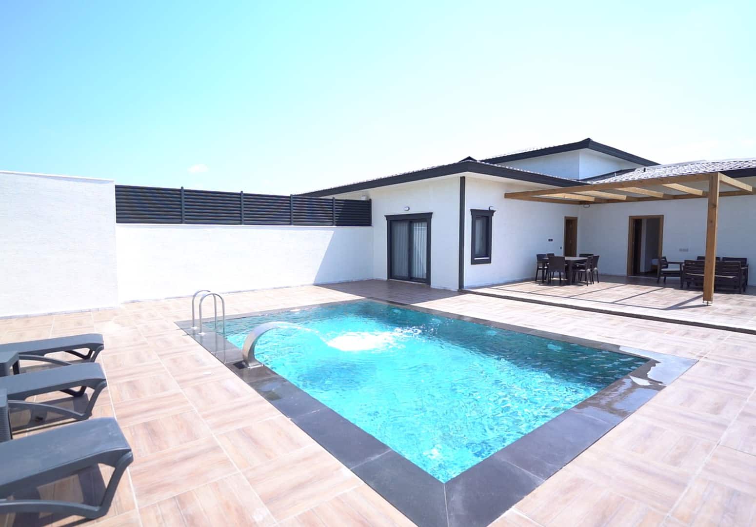 Suite-Villa mit Pool