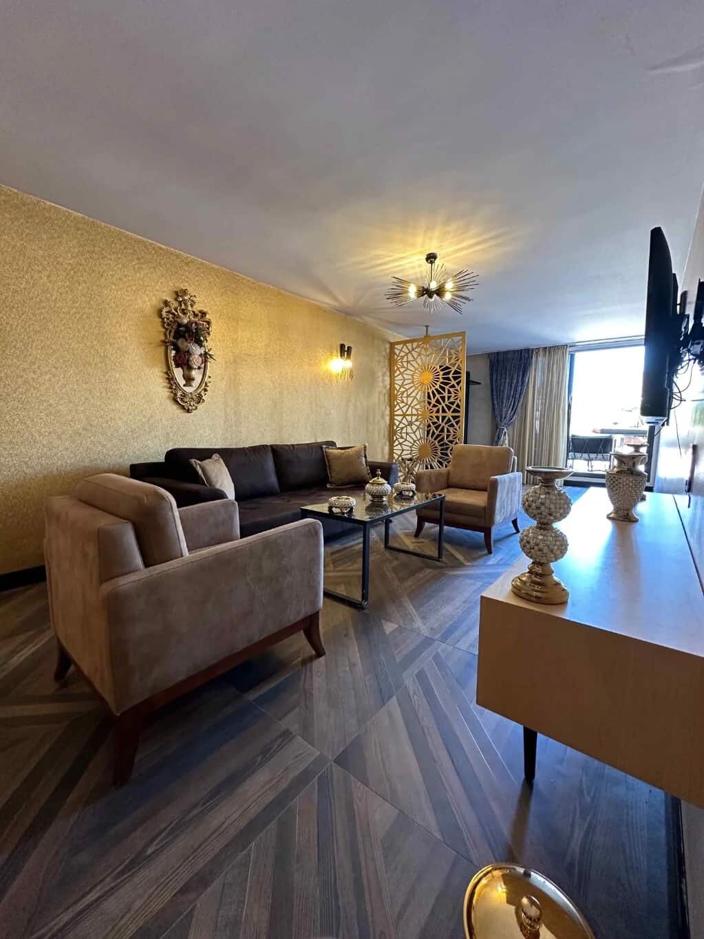 king suite gold