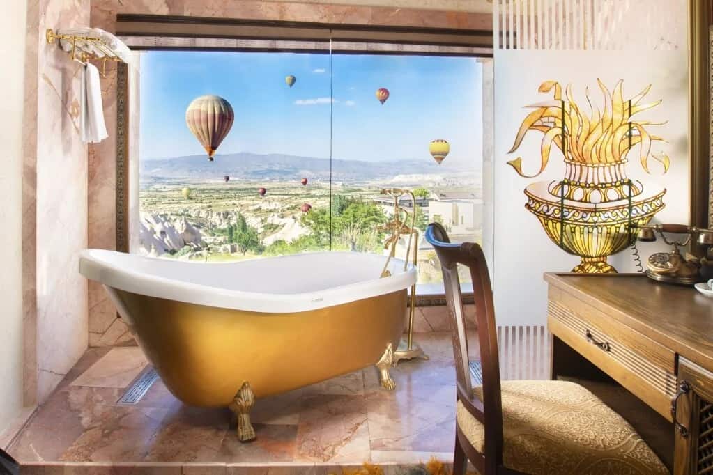 Luxuszimmer mit Ballonblick