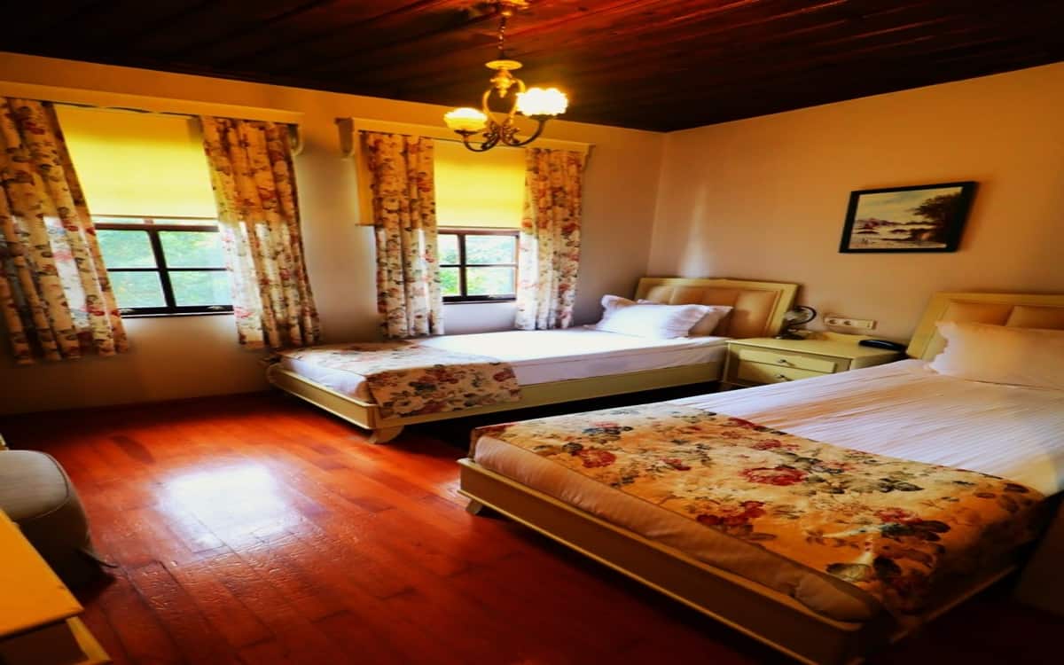 Doppel- oder Zweibettzimmer
