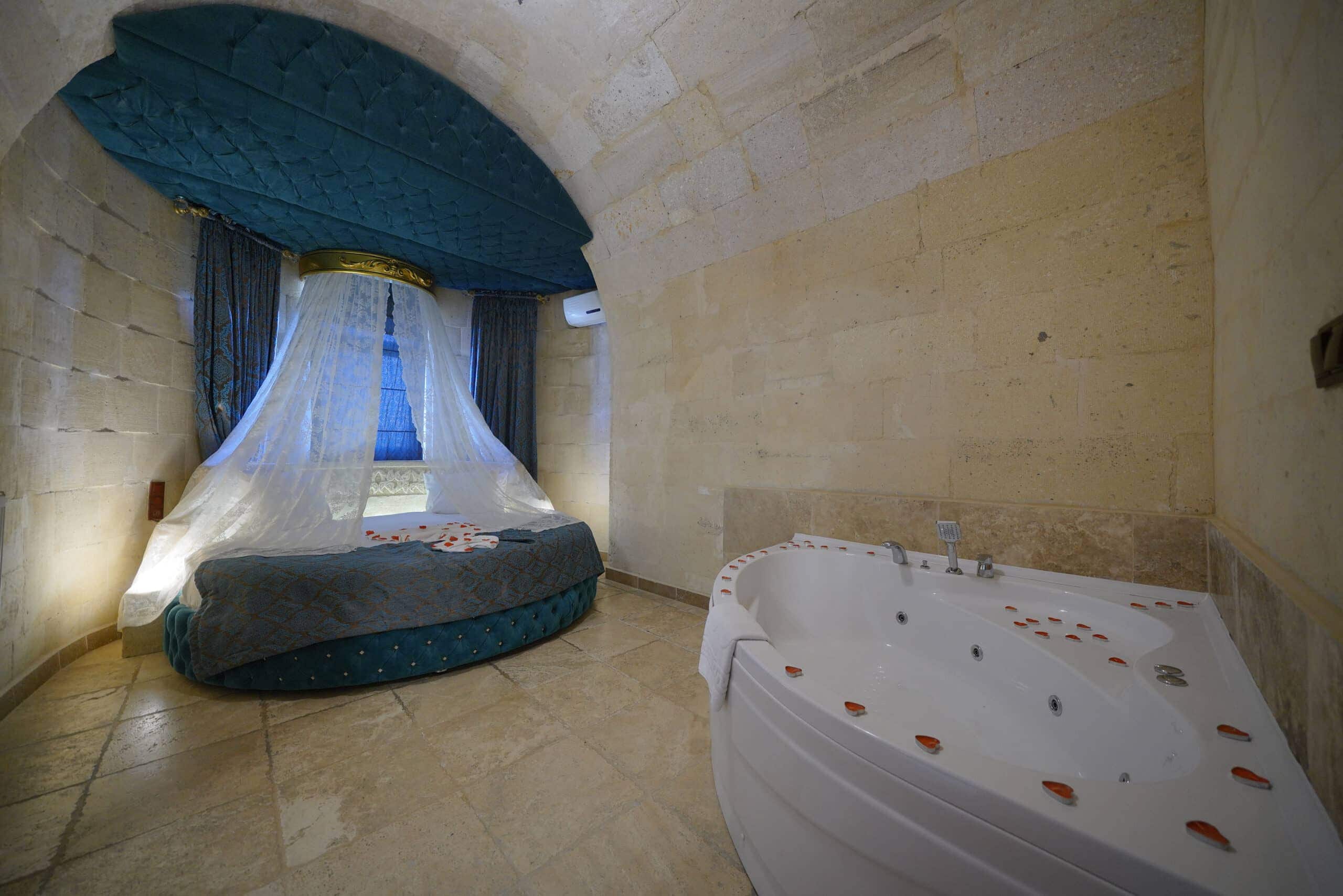 Steinsuite mit Whirlpool