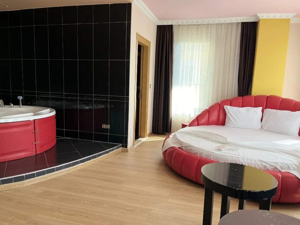 Hochzeits-Zimmer mit Whirlpool