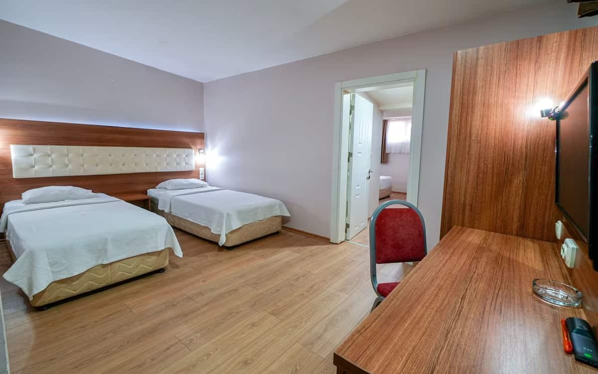 family-two-bedroom-Zimmer