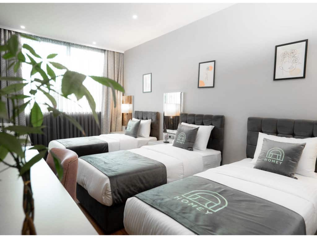 Dreibettzimmer ohne Balkon, Stadtblick