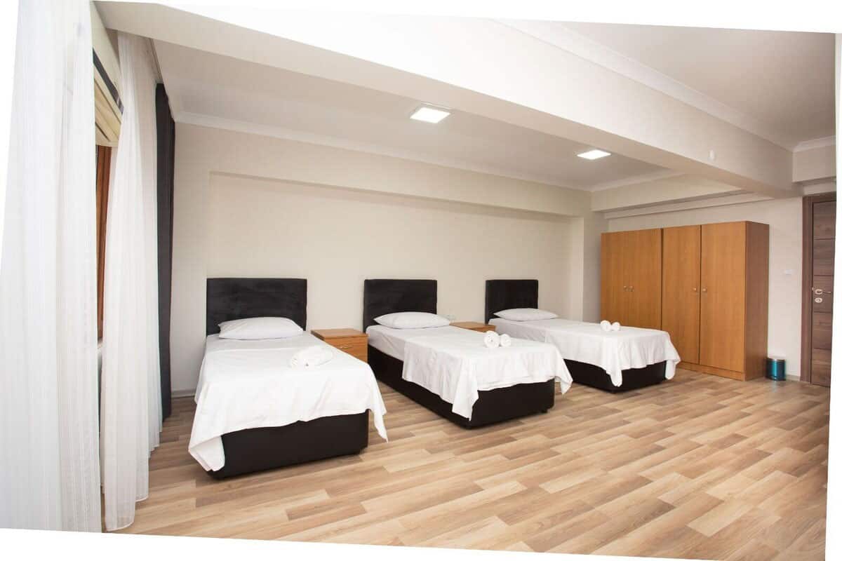 Triple, Bahçe Manzaralı, Balkonsuz