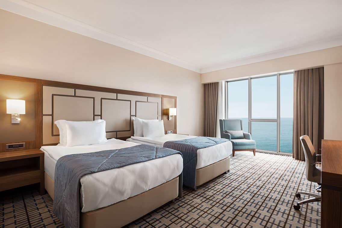 DELUXE ROOM