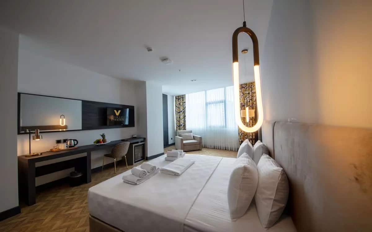 Deluxe Room with Air Conditioning, City View