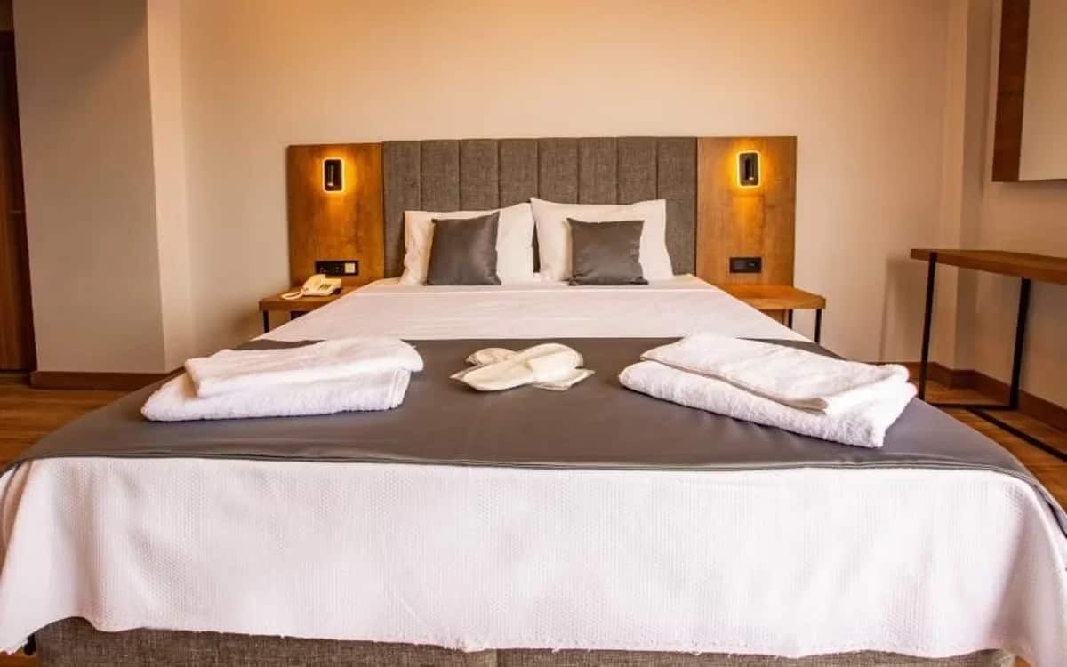 Standard-Zimmer mit Klimaanlage, Straßenblick