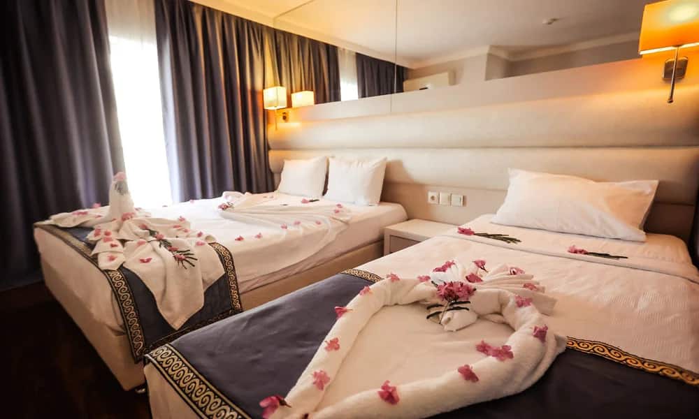 Dreibettzimmer, Meerblick und Poolblick