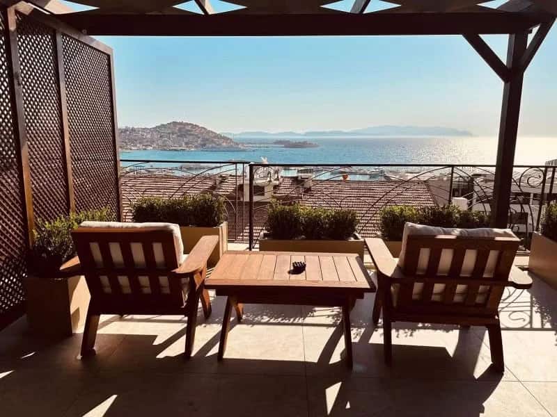Queen Suite, Deniz Manzaralı, Jakuzili ve Özel Bahçeli