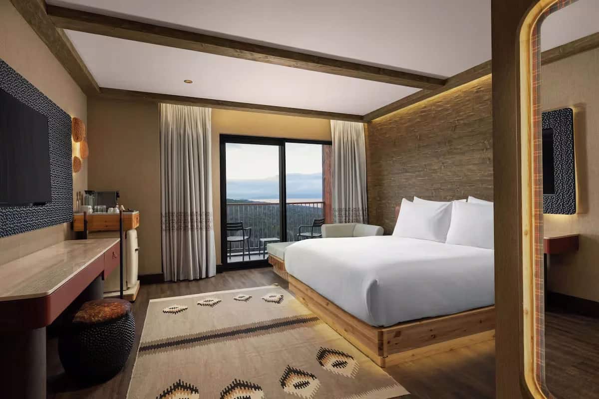Deluxe-Zimmer 1 mit Kingsize-Bett und Balkon, Bergblick