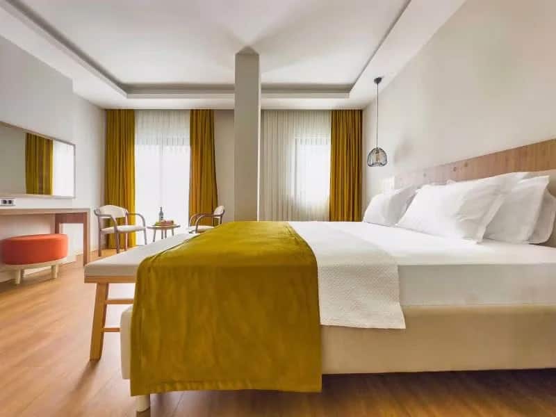 Deluxe Triple Non-Smoking Room Room, Sea View and City View
