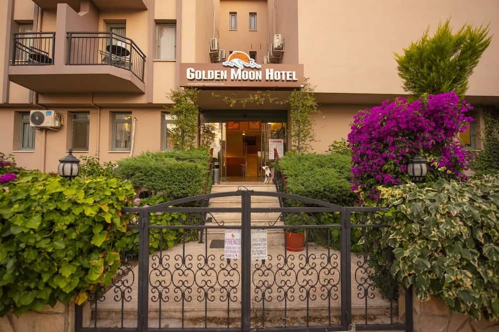 Golden Moon Otel