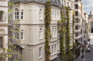 Adahan DeCamondo Pera, Autograph Collection