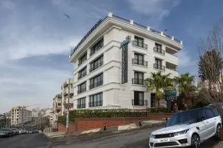 La Cielo Suites
