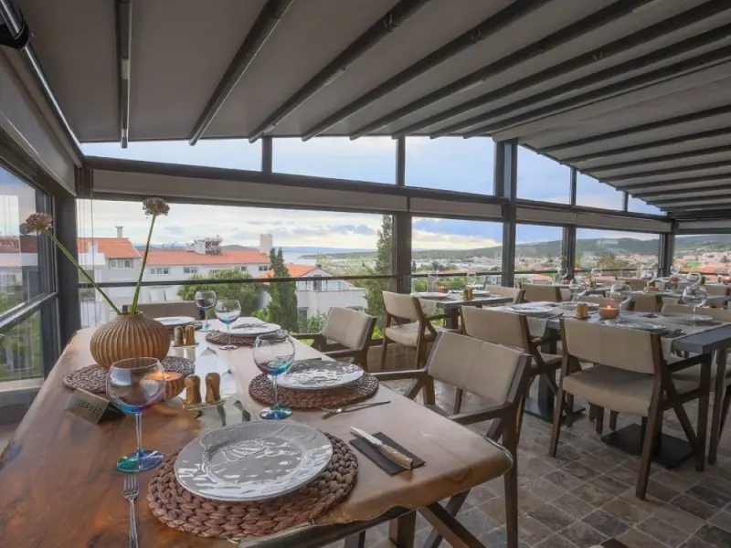 Parna Hotel ( 12+) 15