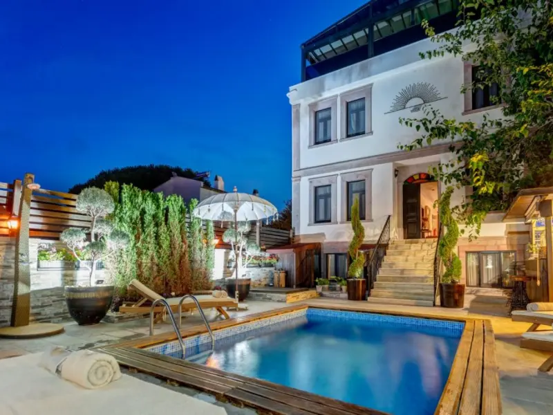 Parna Hotel ( 12+) 3