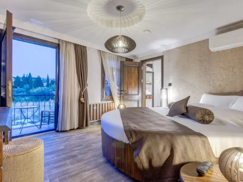 Parna Hotel ( 12+) 4