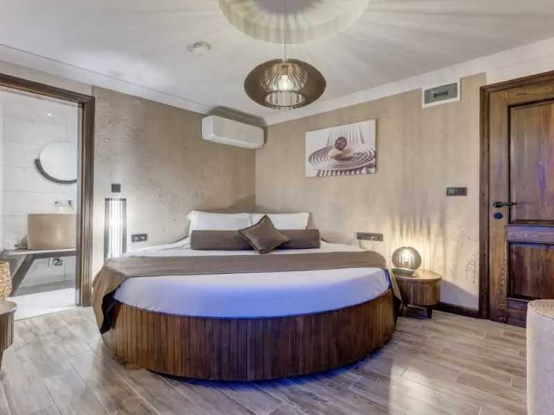 Parna Hotel ( 12+) 5