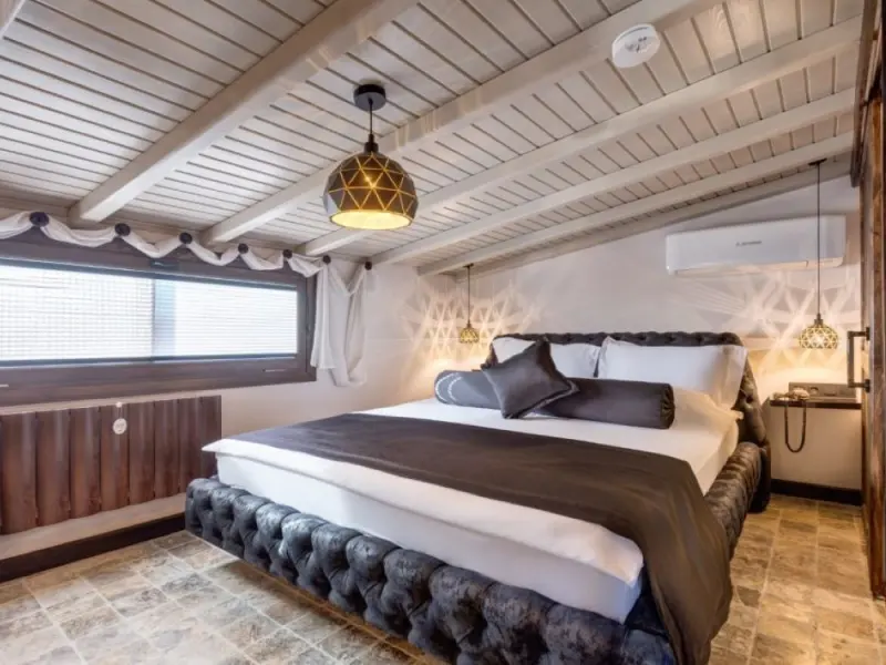 Parna Hotel ( 12+) 6