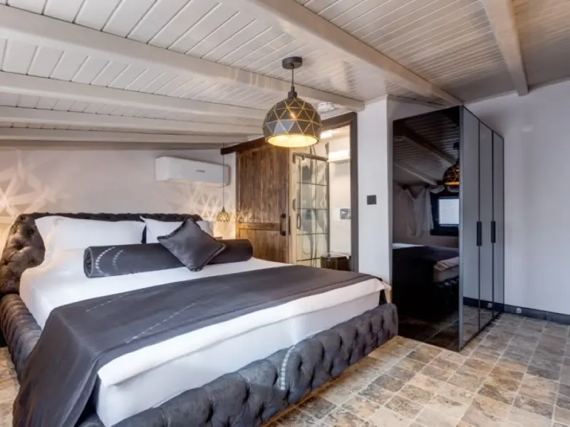 Parna Hotel ( 12+) 7