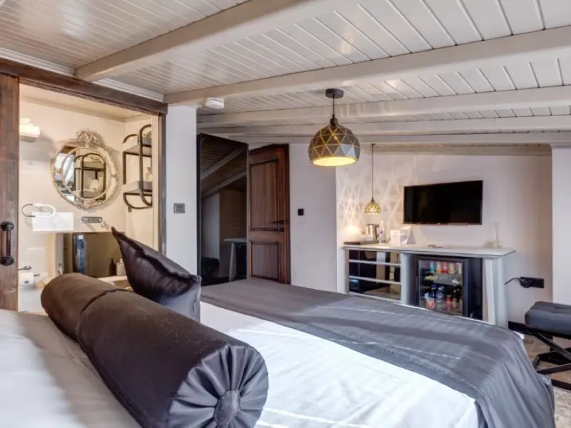 Parna Hotel ( 12+) 8