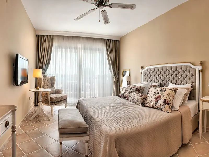 Carina Hotel 6