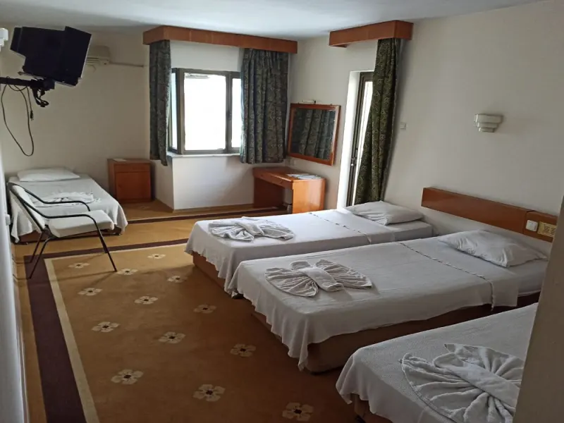 Dias Hotel 13