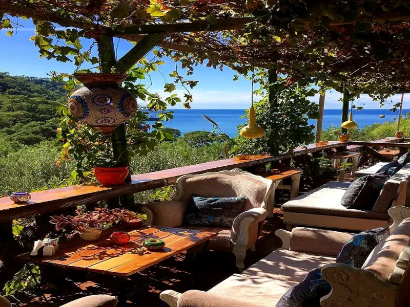 Turan Hill Lounge 1