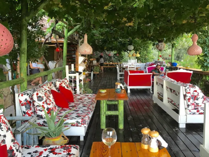 Turan Hill Lounge 13